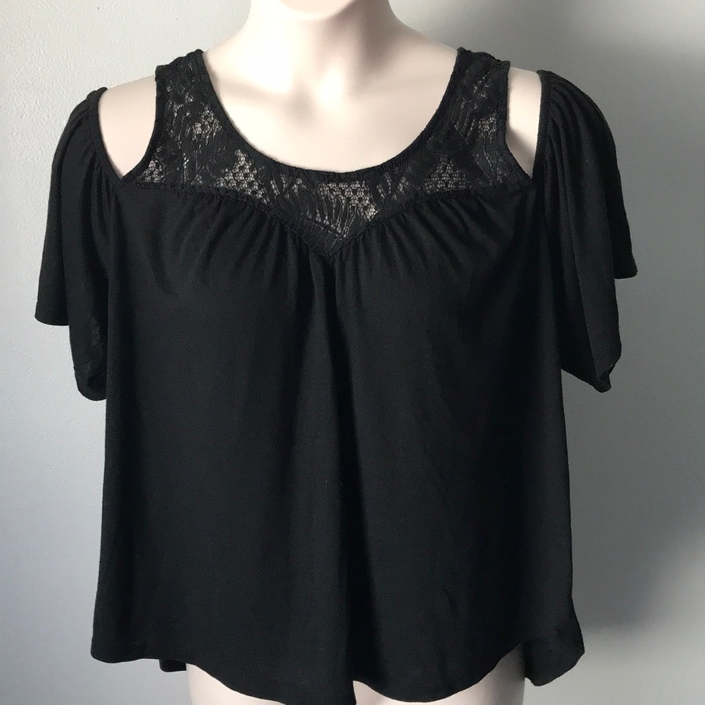 ⚡️FLASH SALE!! ⚡️ Cold shoulder cuteness!
